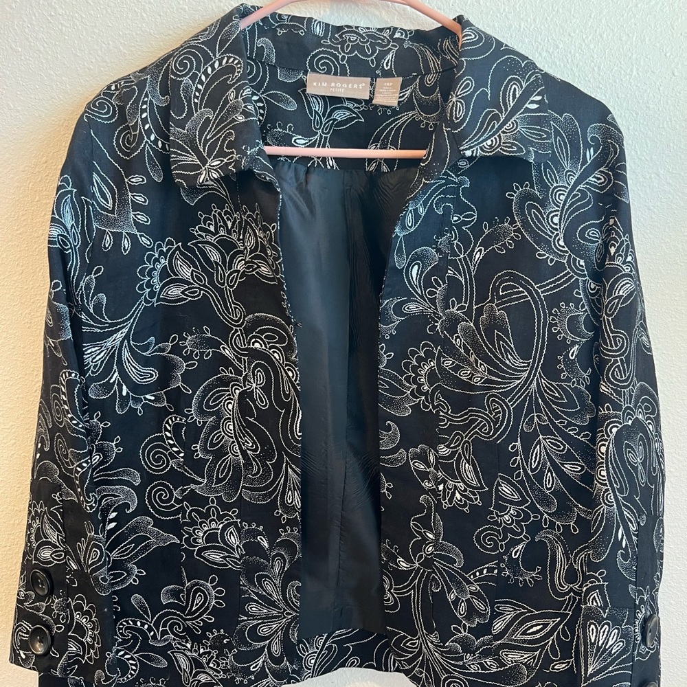 Kim Rogers Black and White Linen Blazer with embroidery. Size 14P. Careerwear